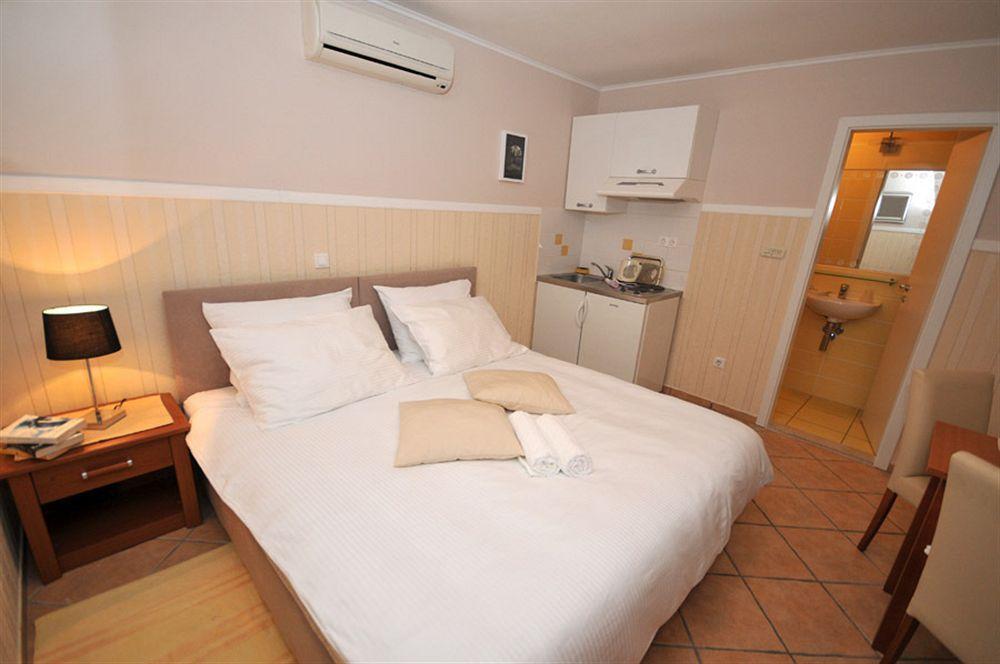 Apartments & Rooms Buble Traù Esterno foto