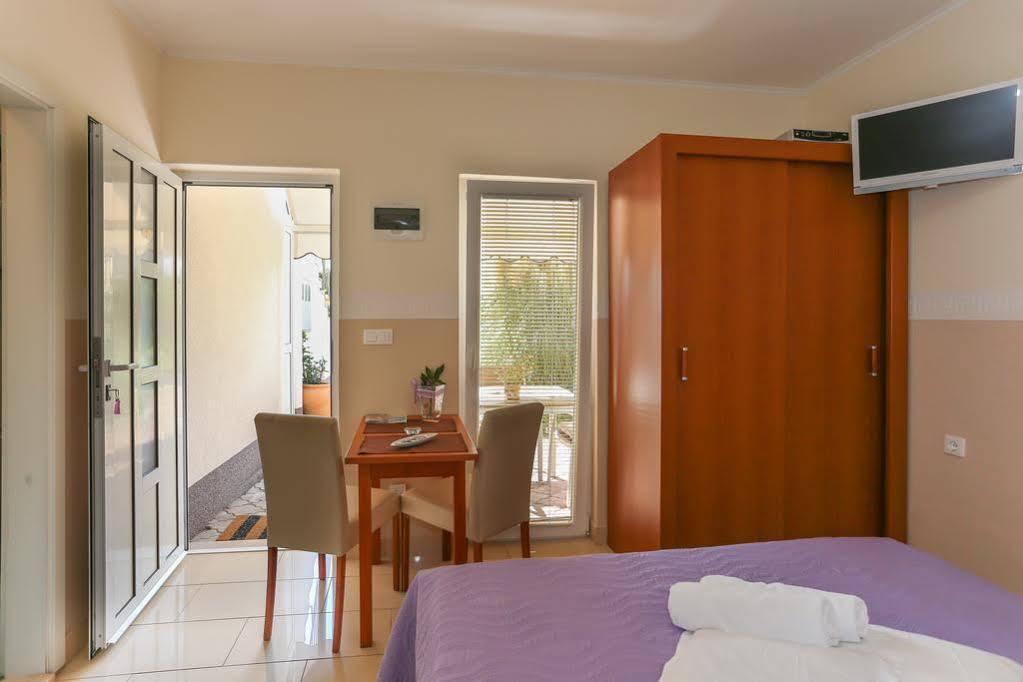 Apartments & Rooms Buble Traù Esterno foto