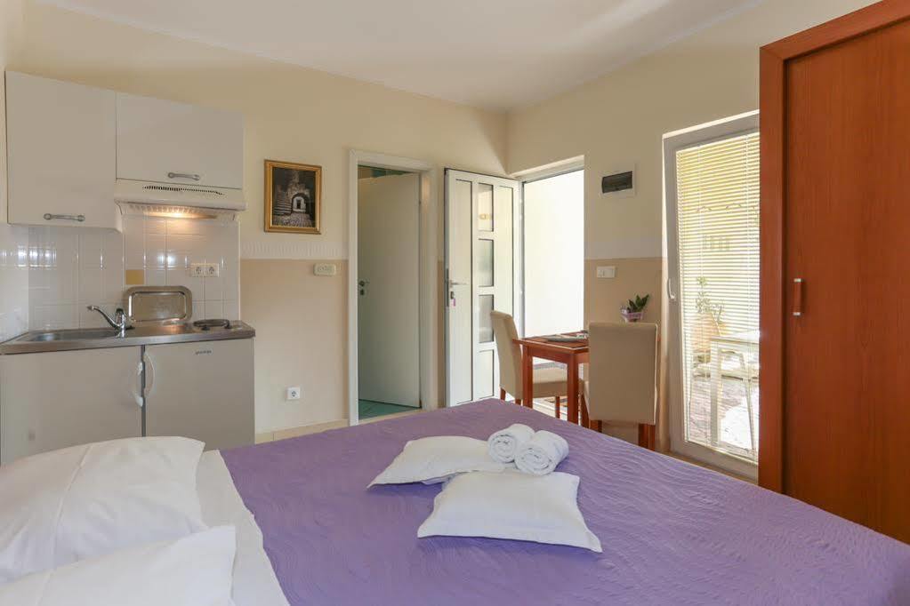 Apartments & Rooms Buble Traù Esterno foto