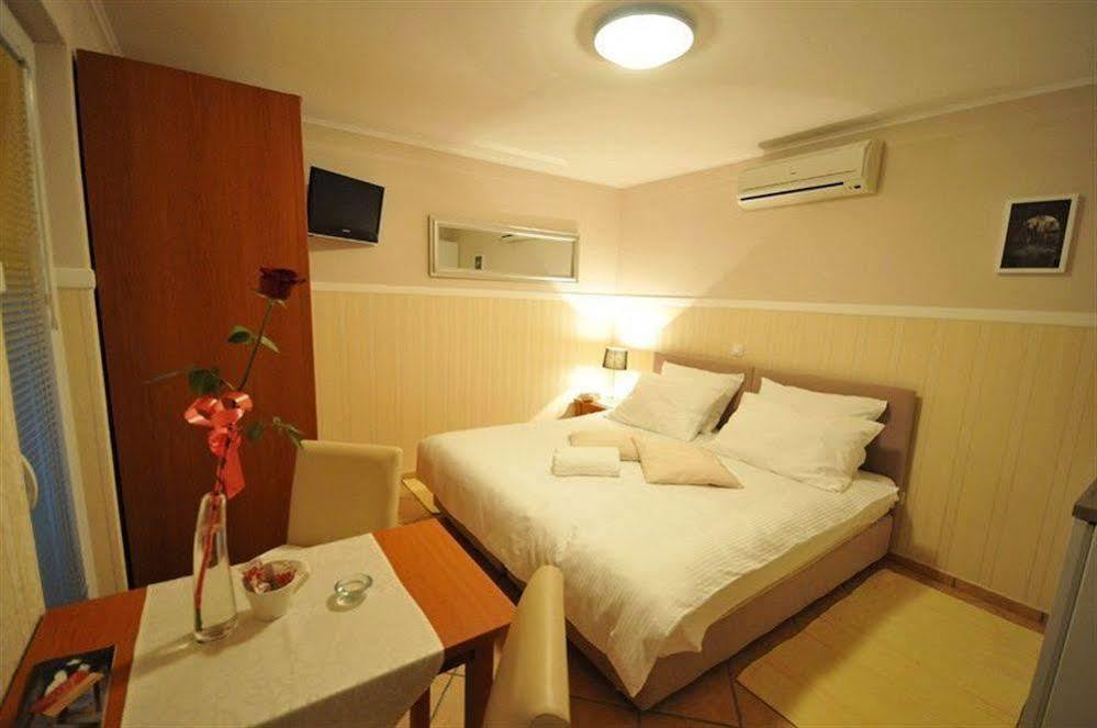 Apartments & Rooms Buble Traù Esterno foto