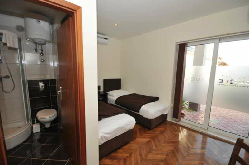 Apartments & Rooms Buble Traù Esterno foto